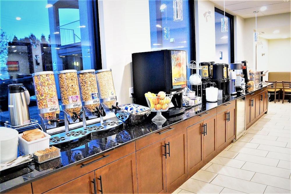 Super 8 By Wyndham Kelowna Bc Ngoại thất bức ảnh