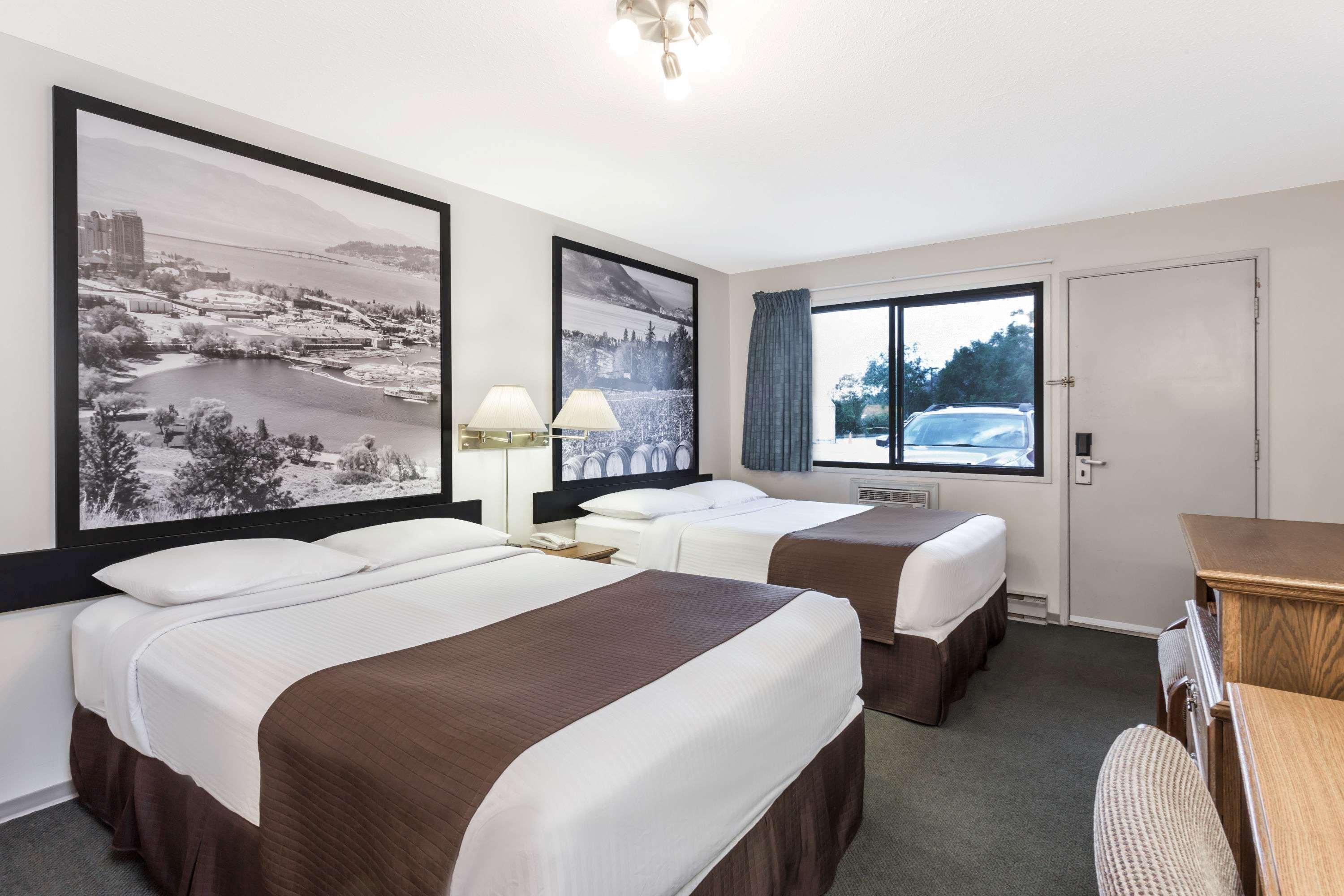 Super 8 By Wyndham Kelowna Bc Ngoại thất bức ảnh