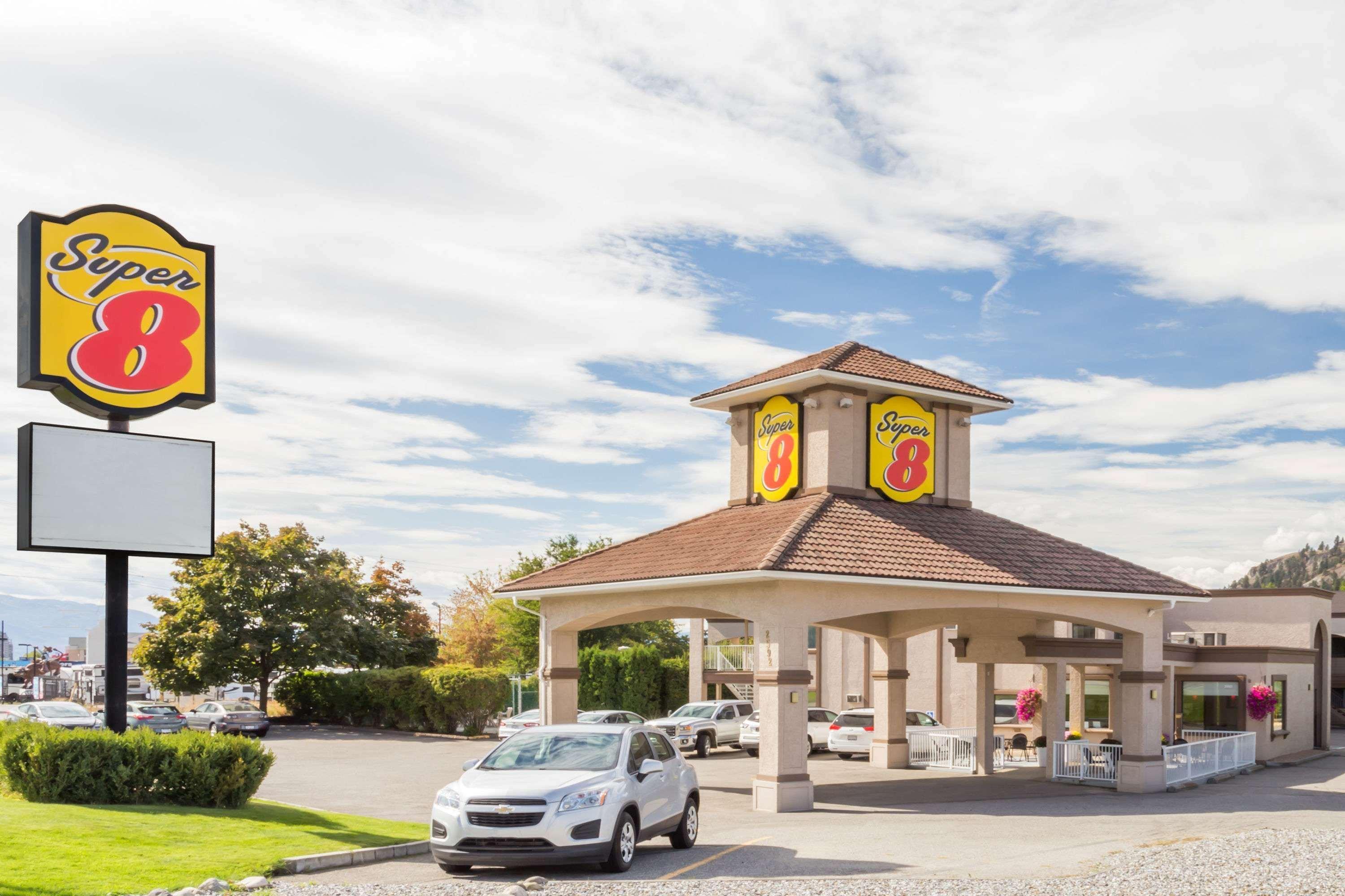 Super 8 By Wyndham Kelowna Bc Ngoại thất bức ảnh
