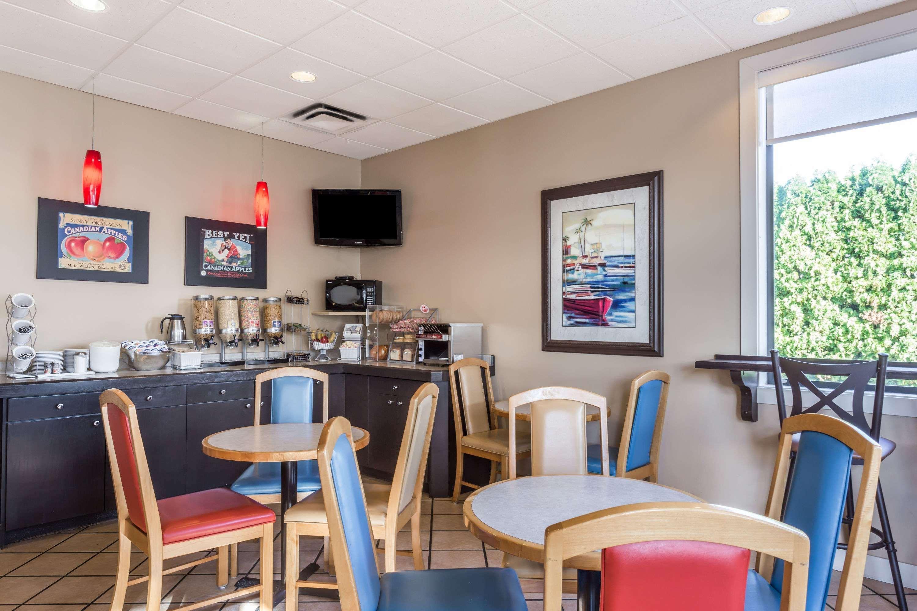 Super 8 By Wyndham Kelowna Bc Ngoại thất bức ảnh