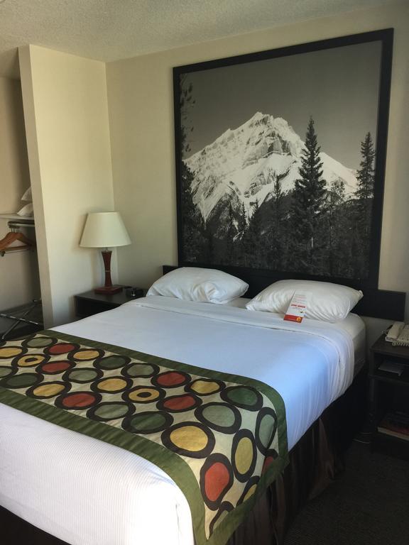 Super 8 By Wyndham Kelowna Bc Ngoại thất bức ảnh