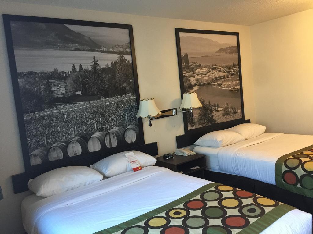 Super 8 By Wyndham Kelowna Bc Ngoại thất bức ảnh