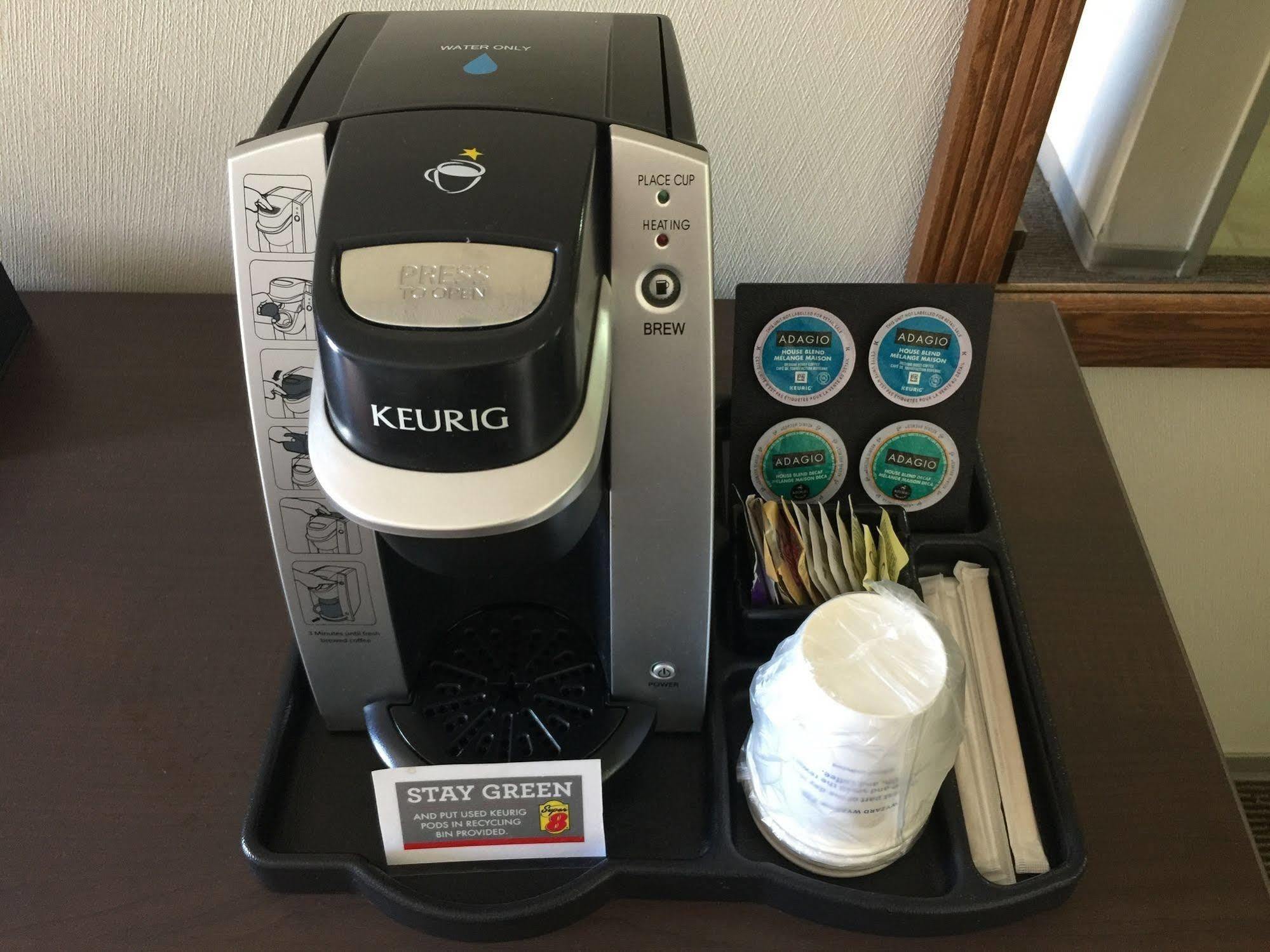 Super 8 By Wyndham Kelowna Bc Ngoại thất bức ảnh