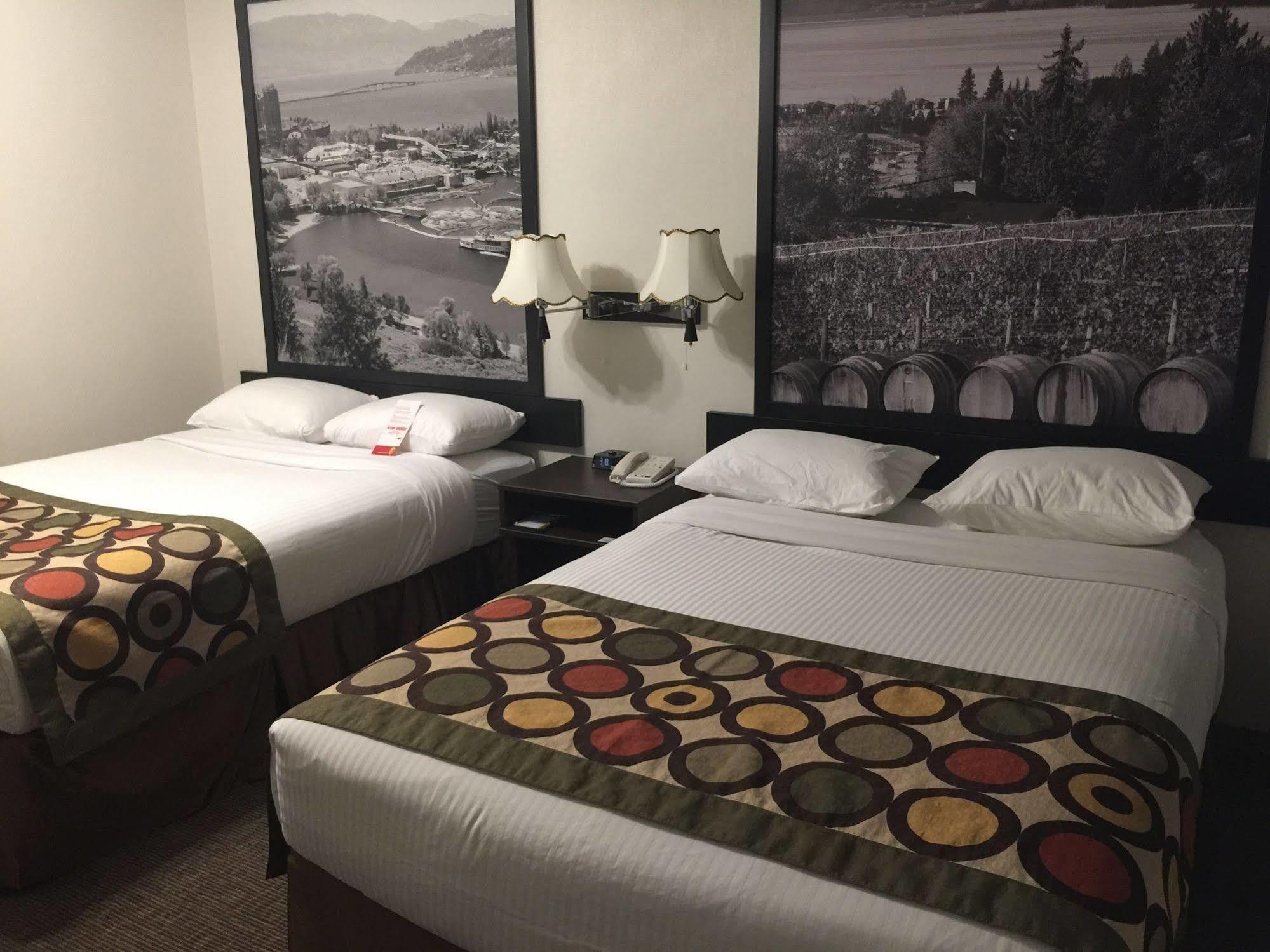 Super 8 By Wyndham Kelowna Bc Ngoại thất bức ảnh