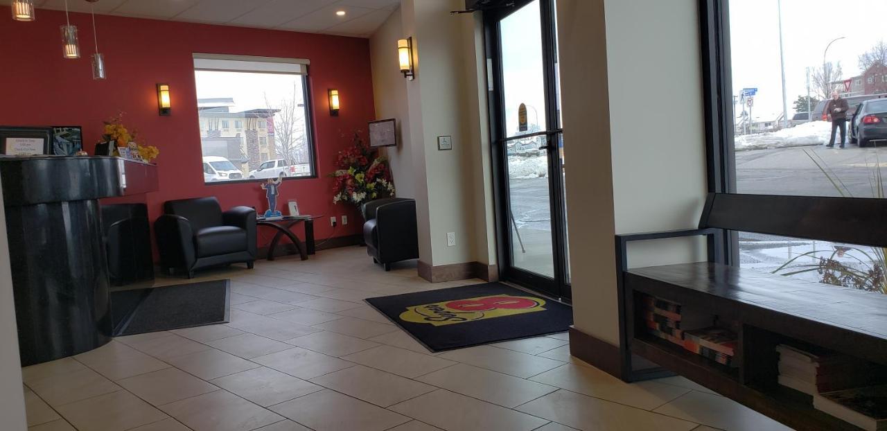 Super 8 By Wyndham Kelowna Bc Ngoại thất bức ảnh
