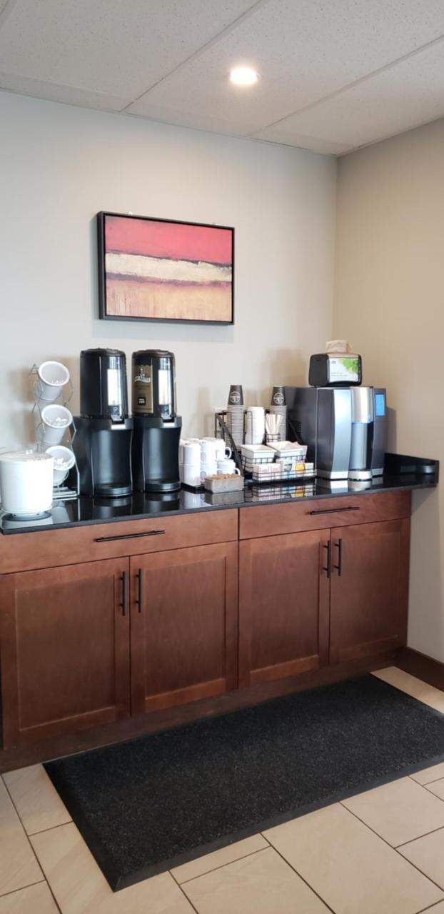 Super 8 By Wyndham Kelowna Bc Ngoại thất bức ảnh