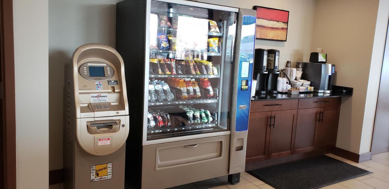 Super 8 By Wyndham Kelowna Bc Ngoại thất bức ảnh
