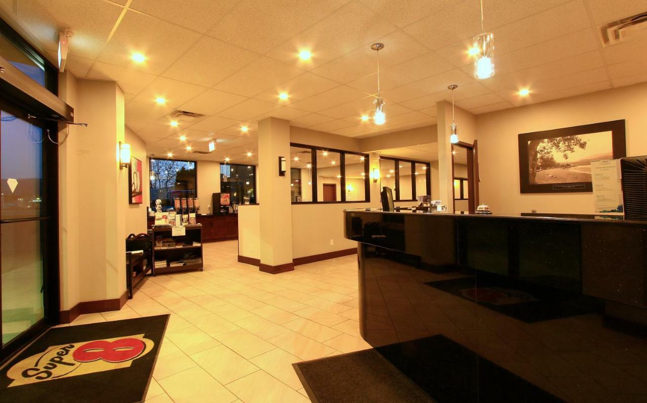 Super 8 By Wyndham Kelowna Bc Ngoại thất bức ảnh