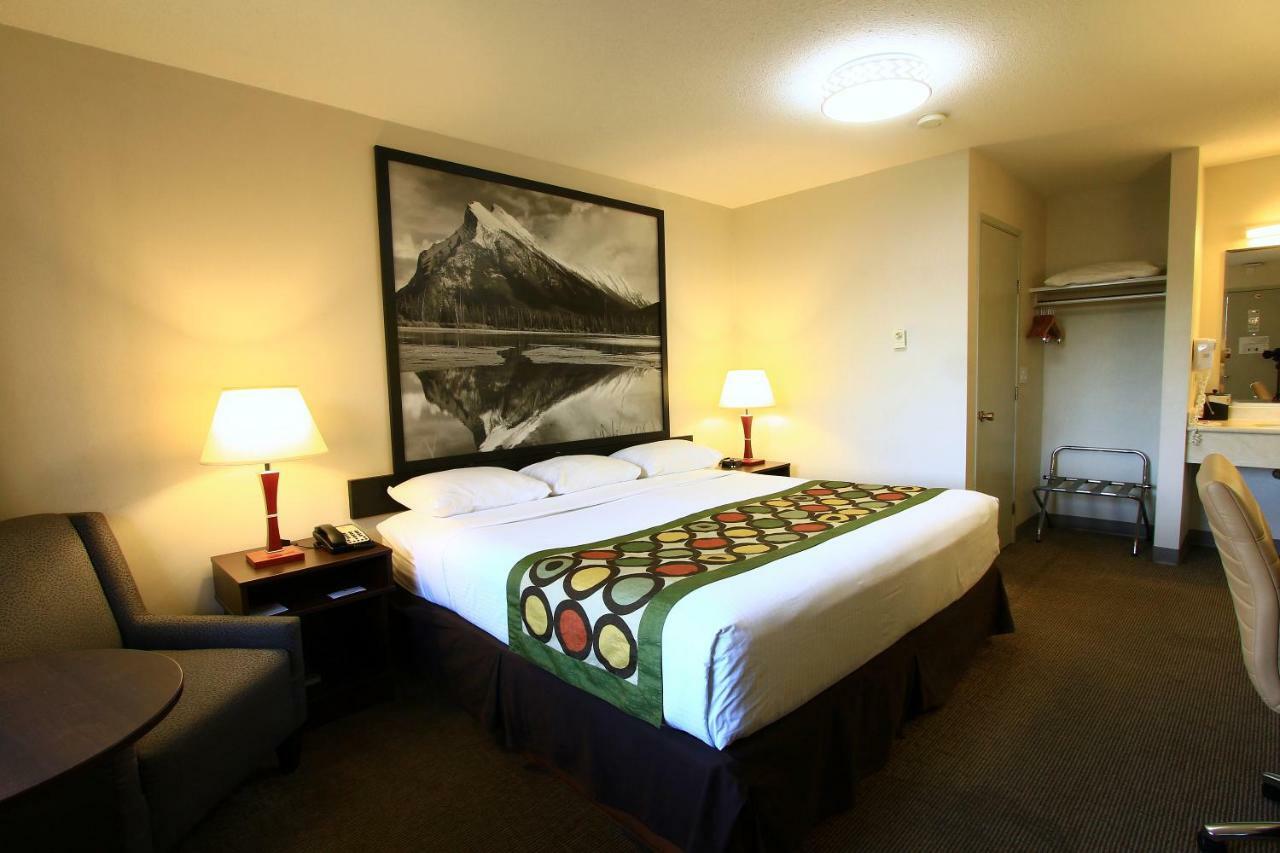 Super 8 By Wyndham Kelowna Bc Ngoại thất bức ảnh